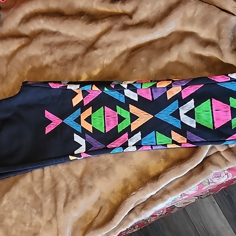 Create 2MRW Geometric Patterned Pants - Picture 2 of 3
